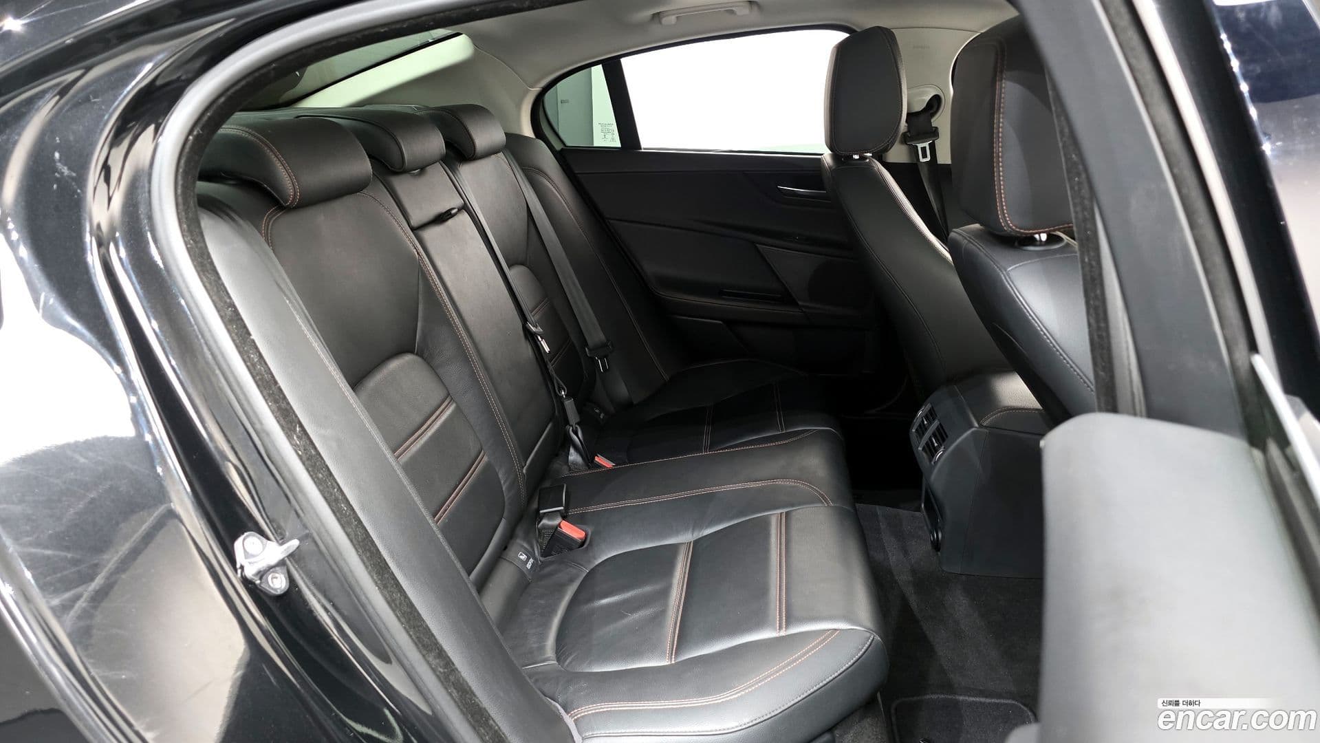 Main__Slider__Photo:XE Jaguar 2015.8-11