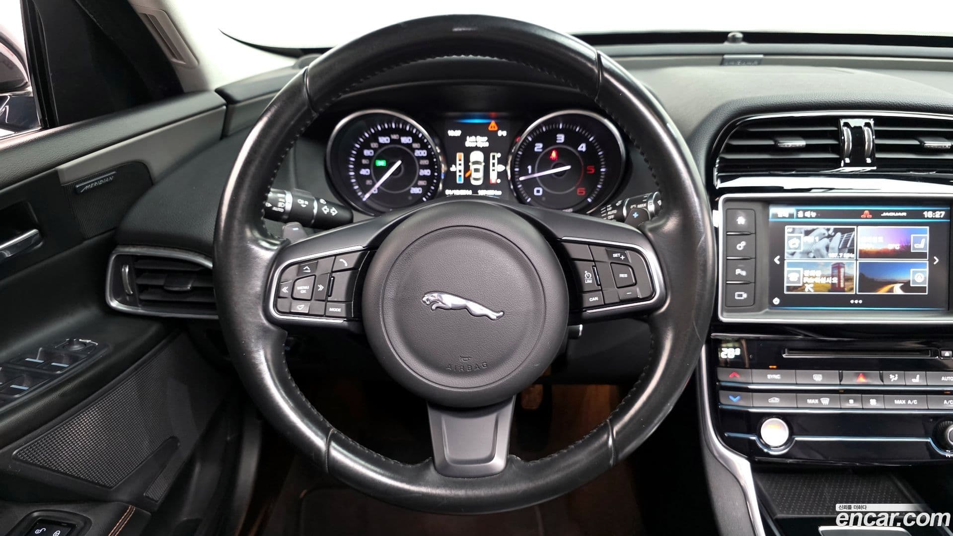 Main__Slider__Photo:XE Jaguar 2015.8-12