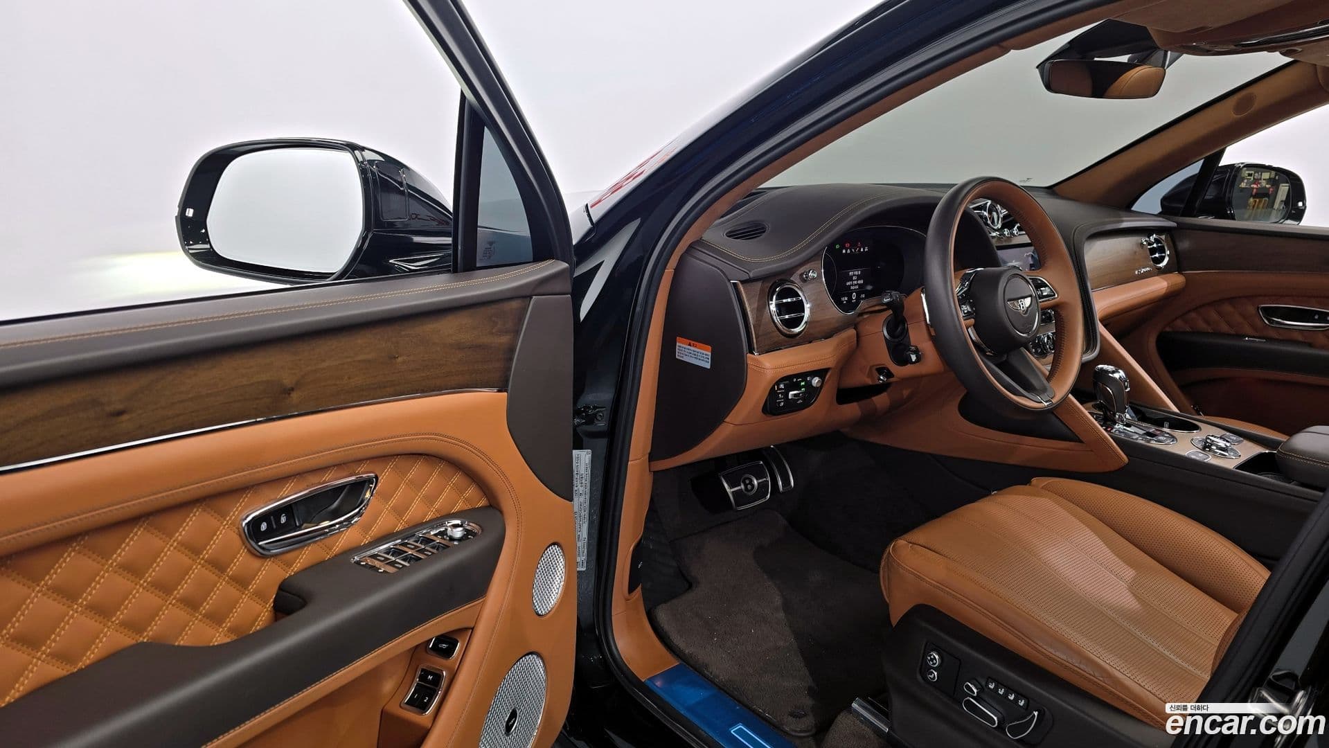 Main__Slider__Photo:Bentayga Bentley 2023.7-9