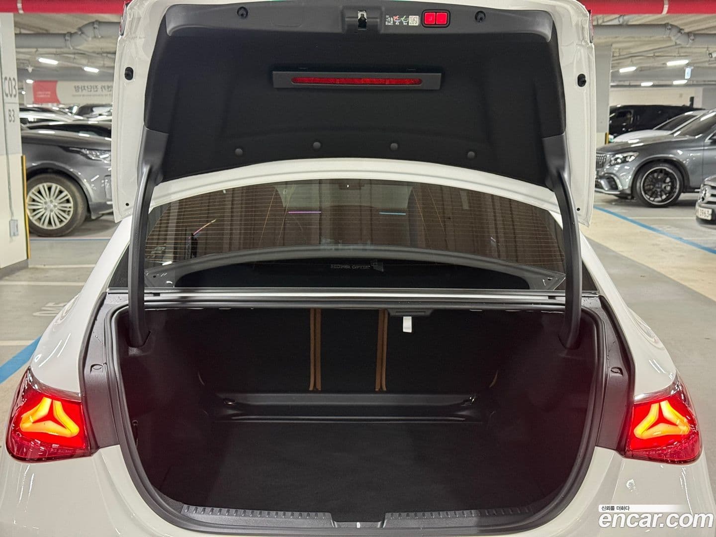 Main__Slider__Photo:E-Class Mercedes-Benz 2024.7-6