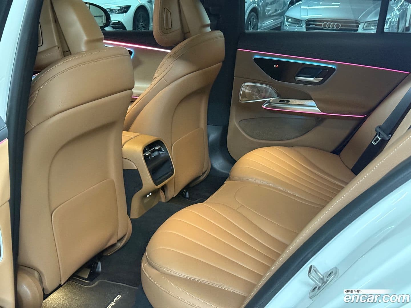 Main__Slider__Photo:E-Class Mercedes-Benz 2024.7-8