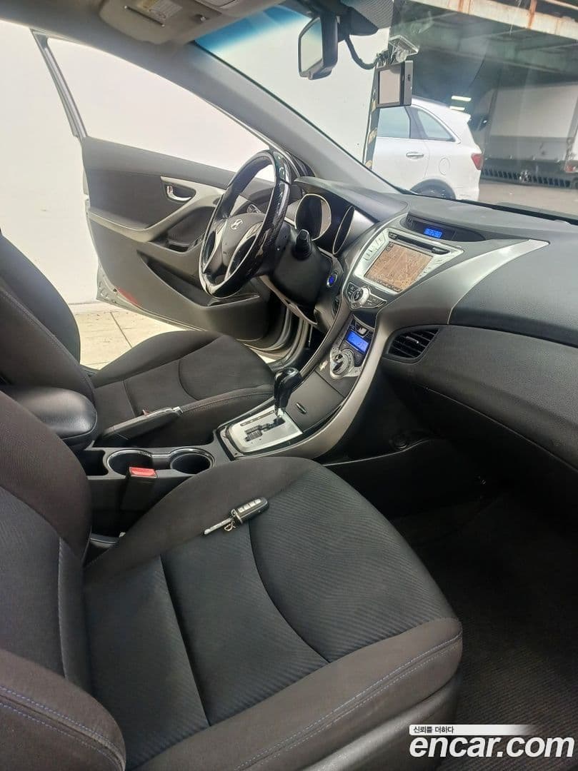 Main__Slider__Photo:AVANTE Hyundai 2012.0-6