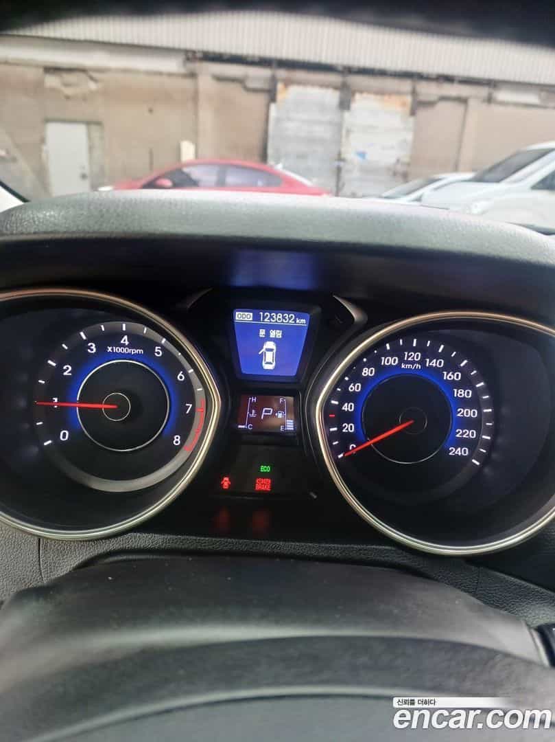 AVANTE Hyundai 2012.0-INNER-008