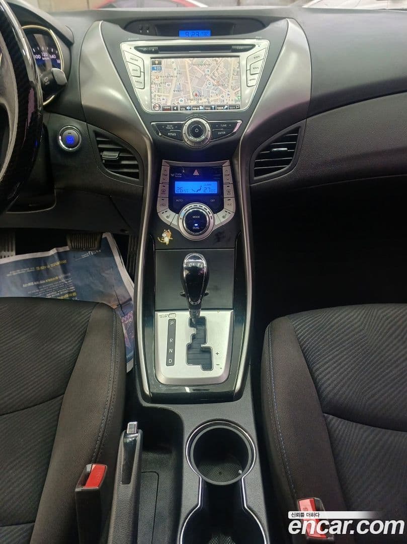 Main__Slider__Photo:AVANTE Hyundai 2012.0-8