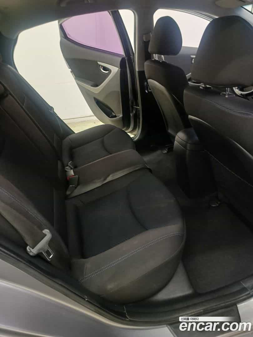 AVANTE Hyundai 2012.0-INNER-010