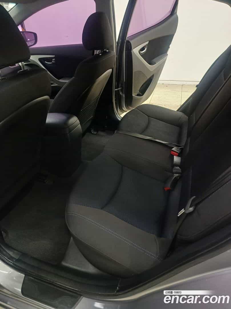 AVANTE Hyundai 2012.0-OPTION-015