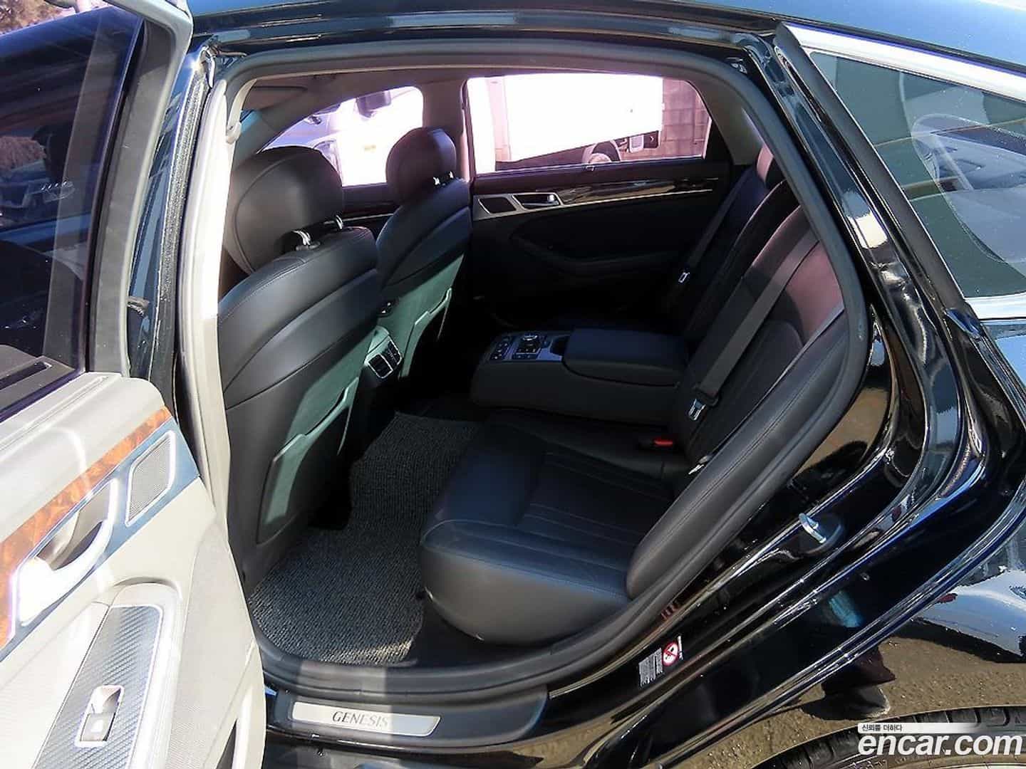 Genesis Hyundai 2015.2-INNER-006