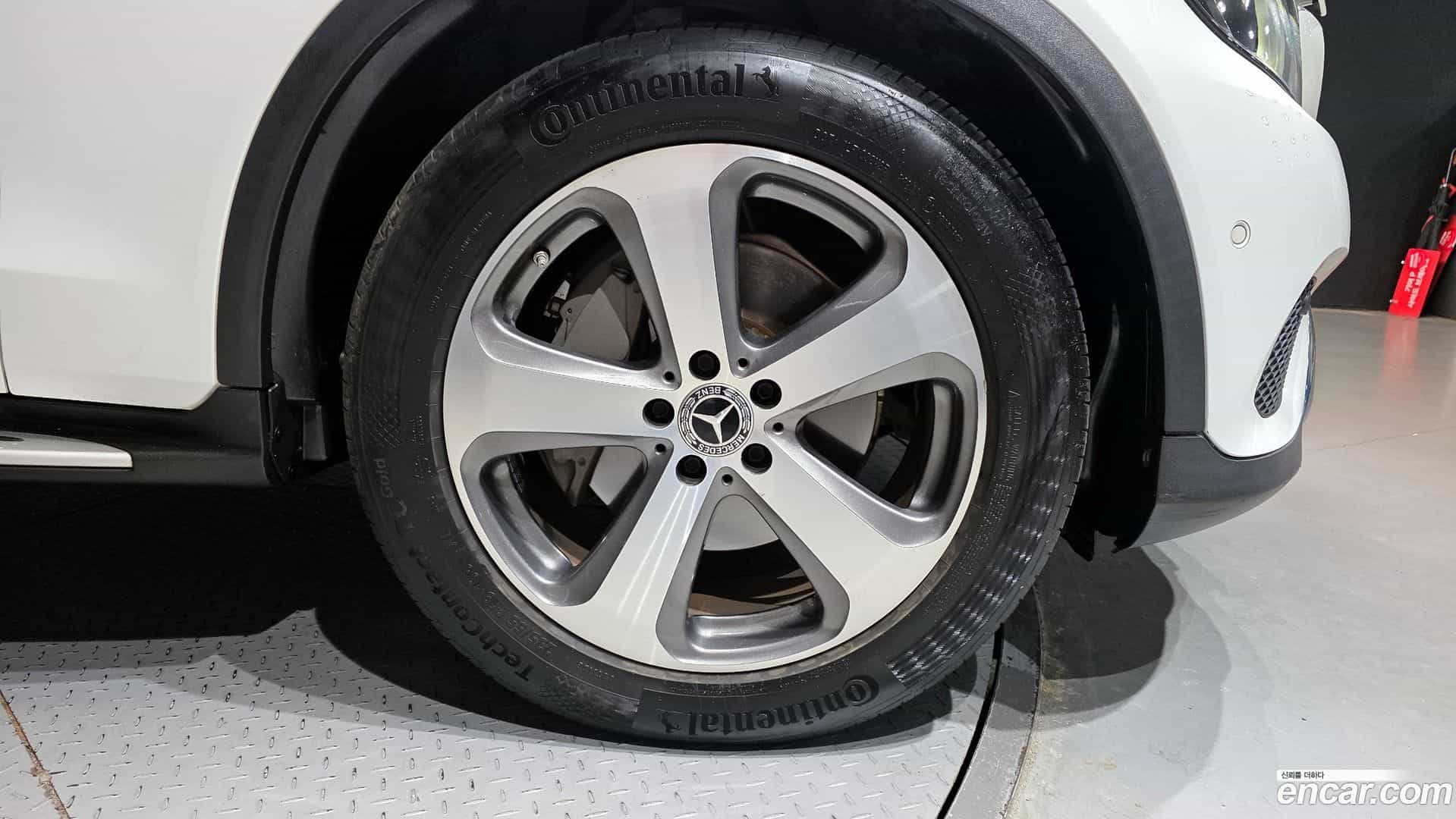 GLC-Class Mercedes-Benz 2019.10-OUTER-005