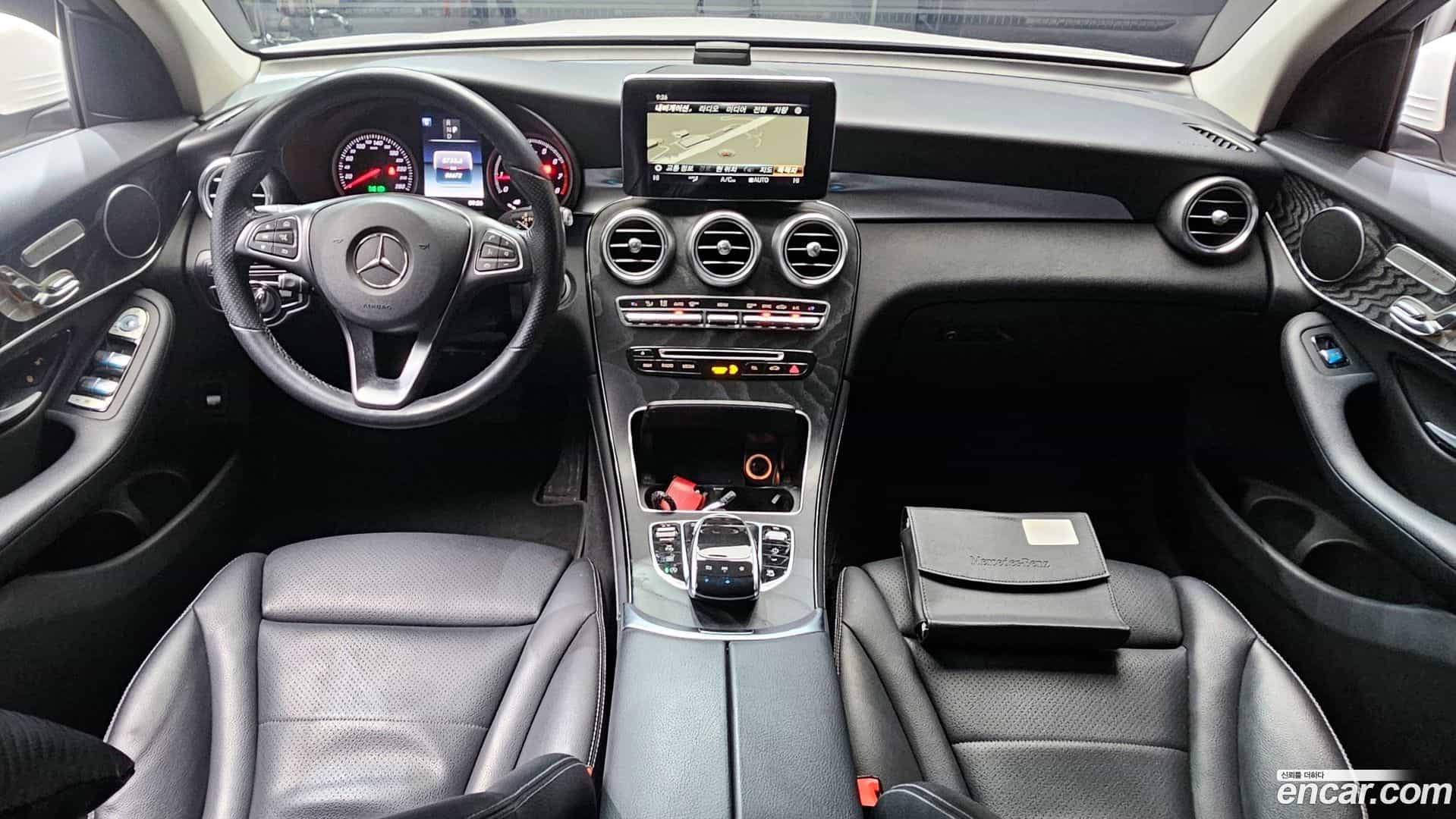 GLC-Class Mercedes-Benz 2019.10-INNER-007