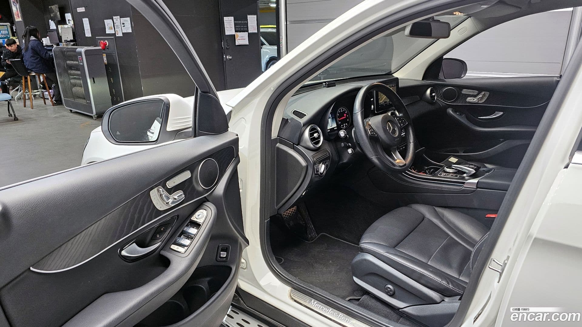 Main__Slider__Photo:GLC-Class Mercedes-Benz 2019.10-9