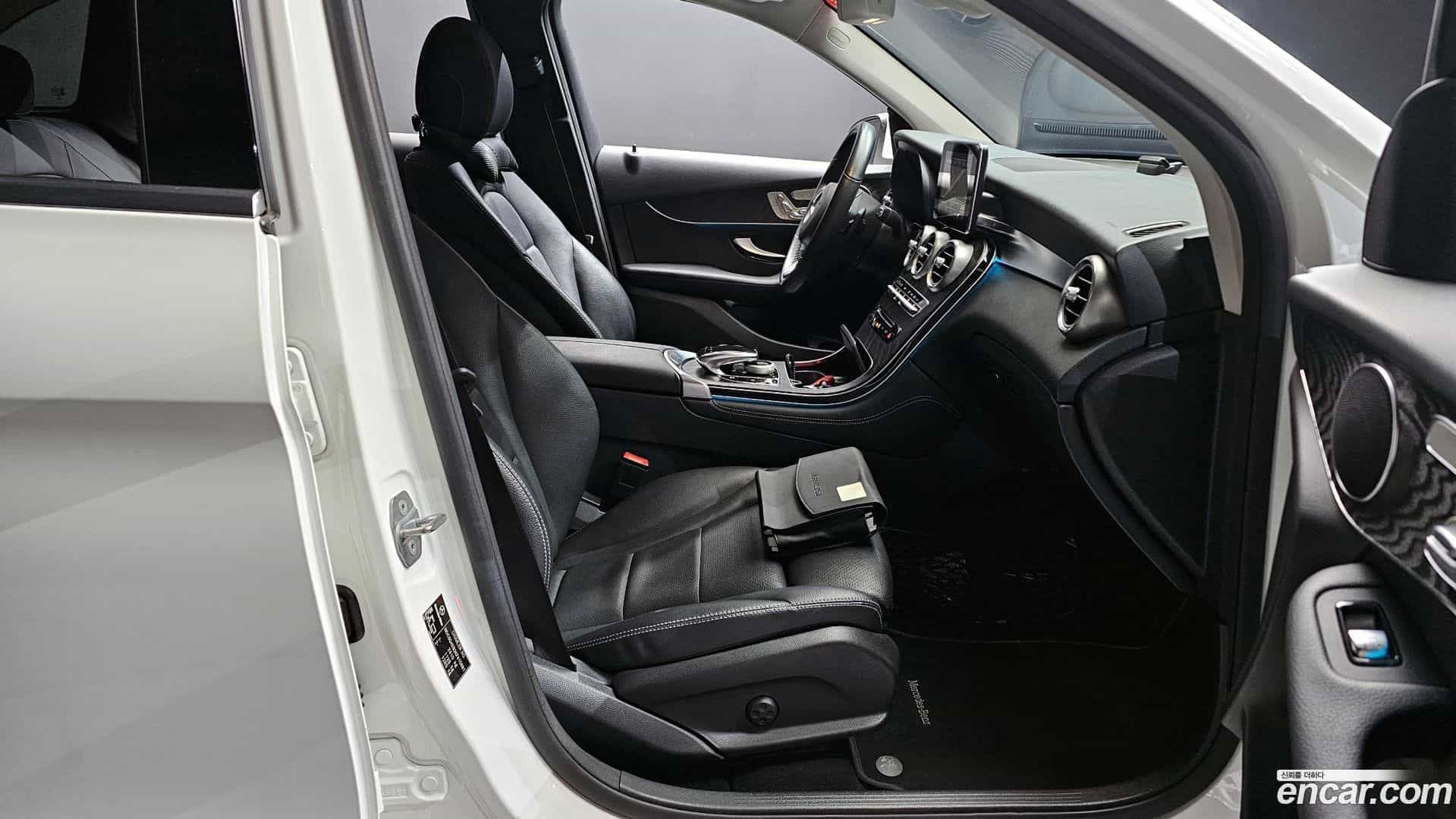 GLC-Class Mercedes-Benz 2019.10-OPTION-015