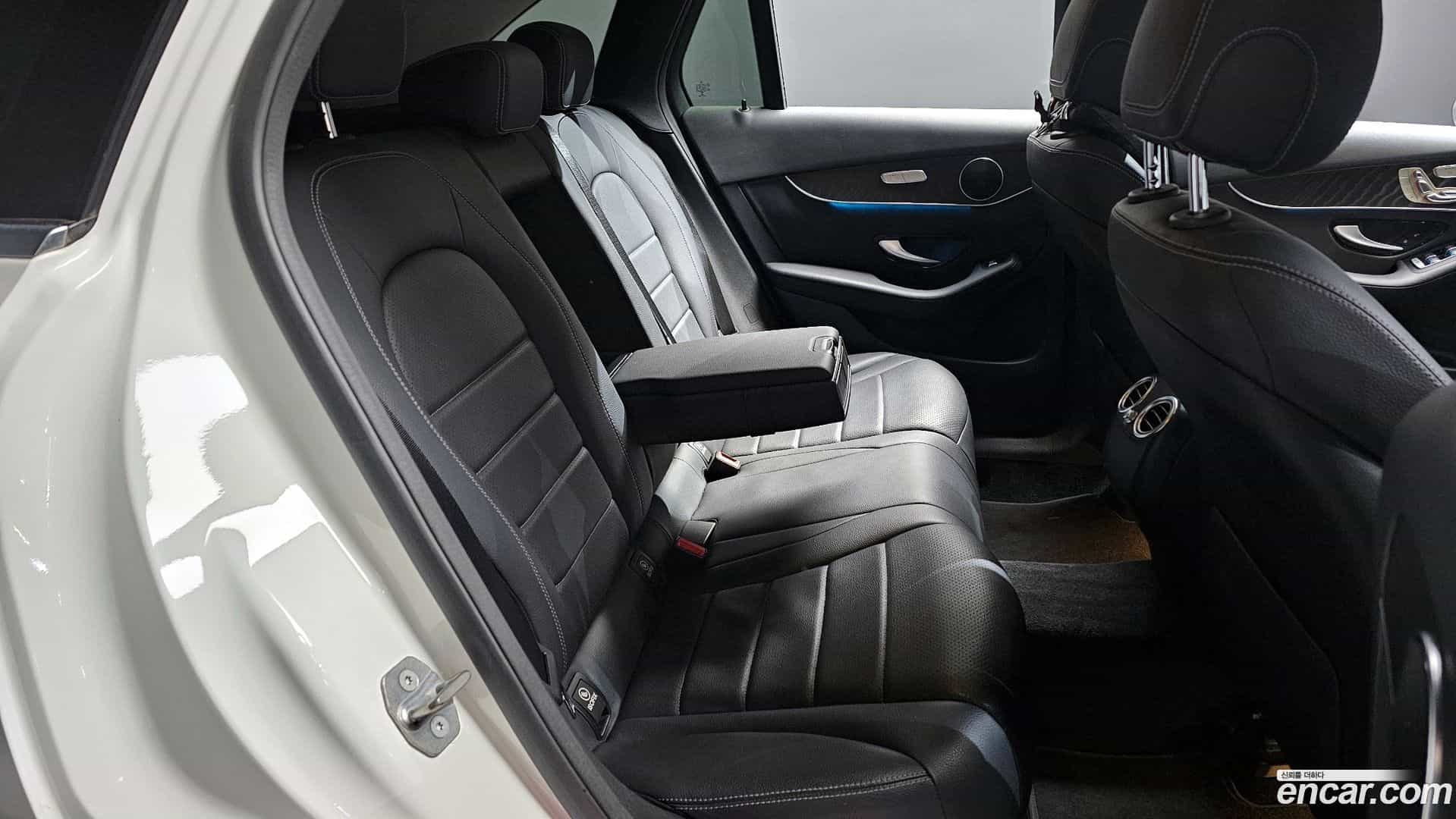 GLC-Class Mercedes-Benz 2019.10-OPTION-016