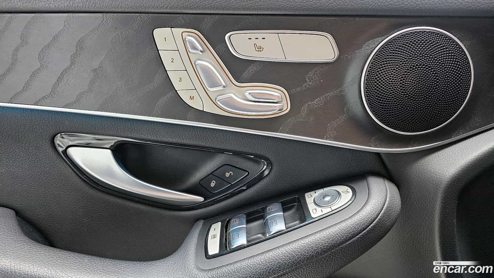 GLC-Class Mercedes-Benz 2019.10-OPTION-022