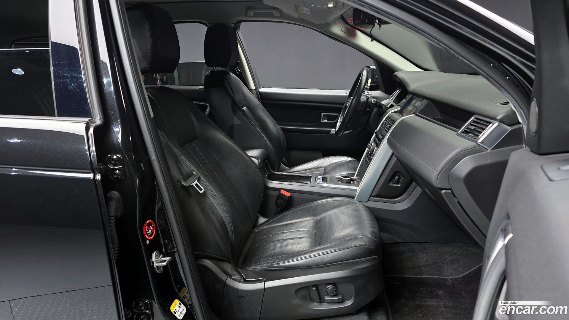 Main__Slider__Photo:Discovery Sport Land Rover 2017.8-10