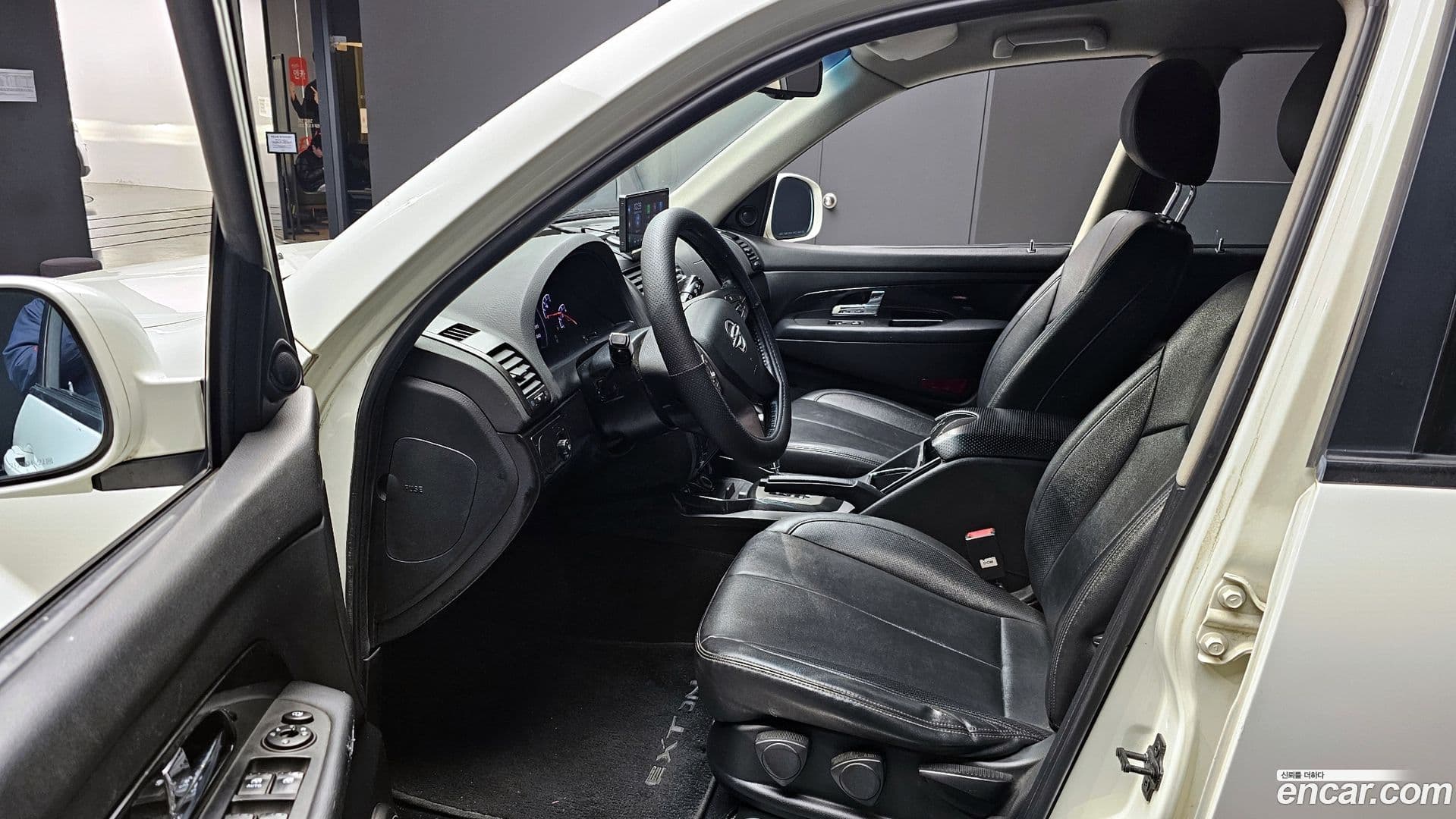 Main__Slider__Photo:Rexton KG_Mobility_Ssangyong 2015.8-9