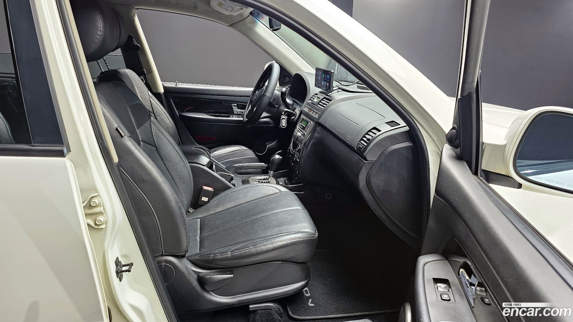 Main__Slider__Photo:Rexton KG_Mobility_Ssangyong 2015.8-10