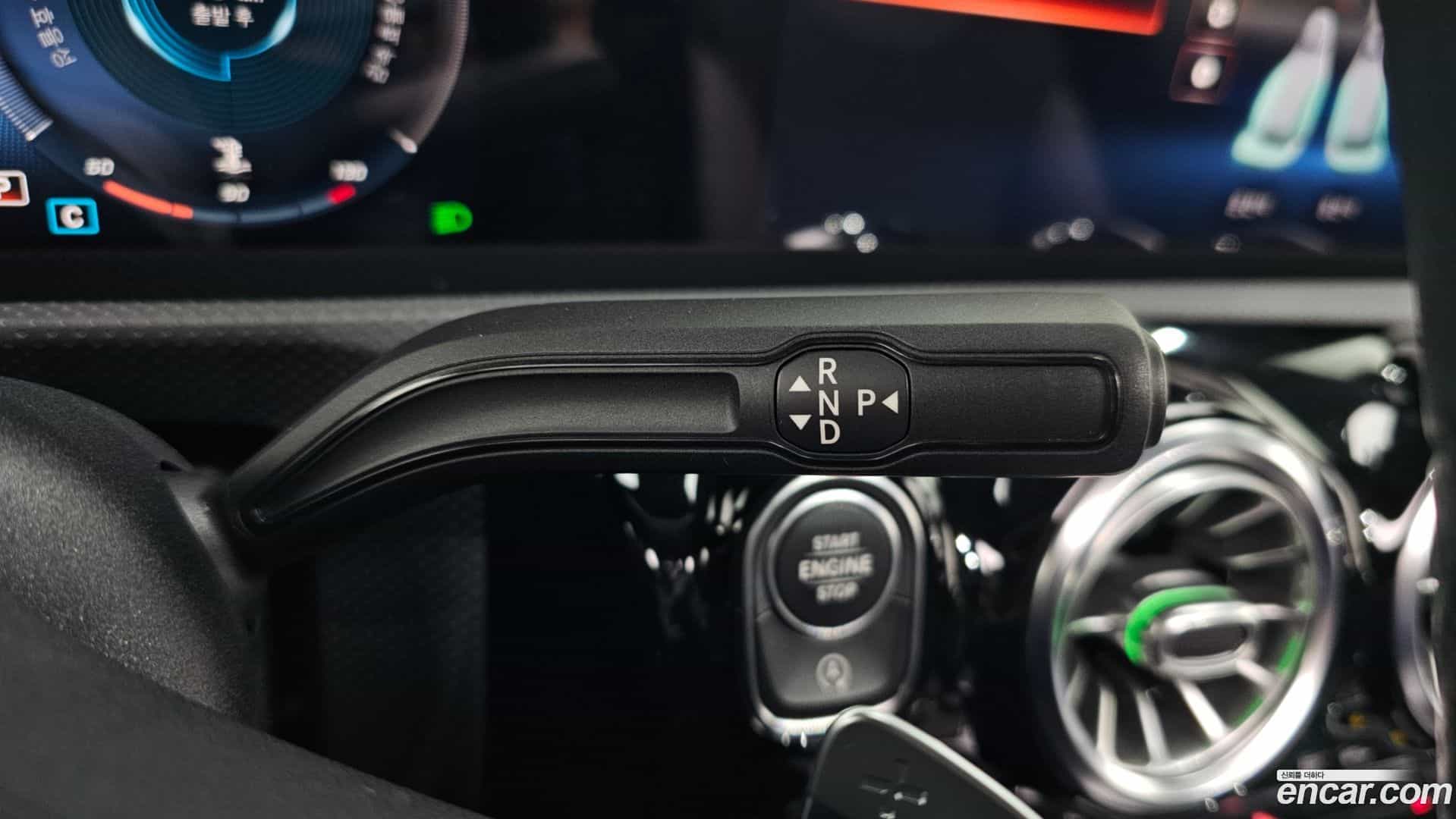 CLA-Class Mercedes-Benz 2020.10-INNER-009