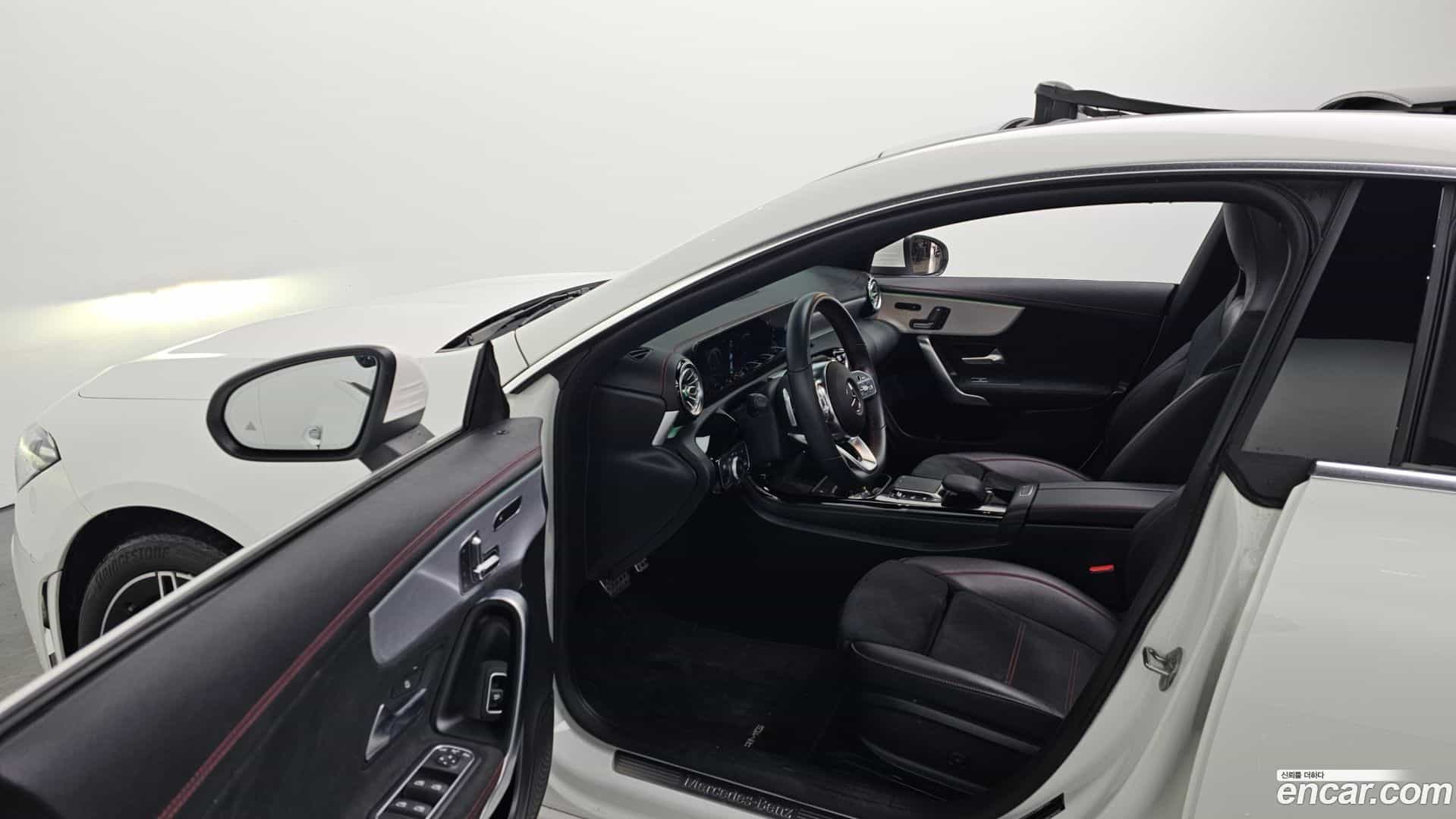 CLA-Class Mercedes-Benz 2020.10-INNER-010