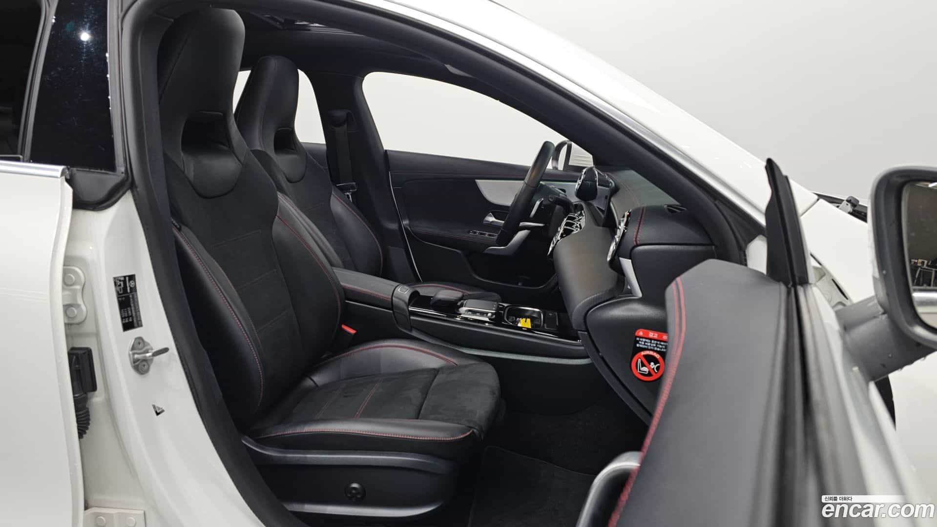 CLA-Class Mercedes-Benz 2020.10-OPTION-015