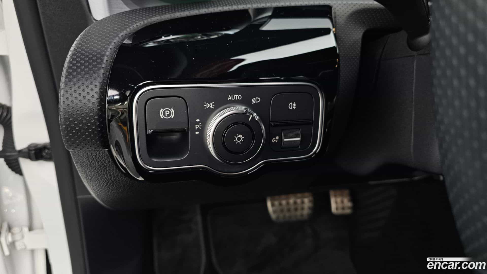 CLA-Class Mercedes-Benz 2020.10-OPTION-022