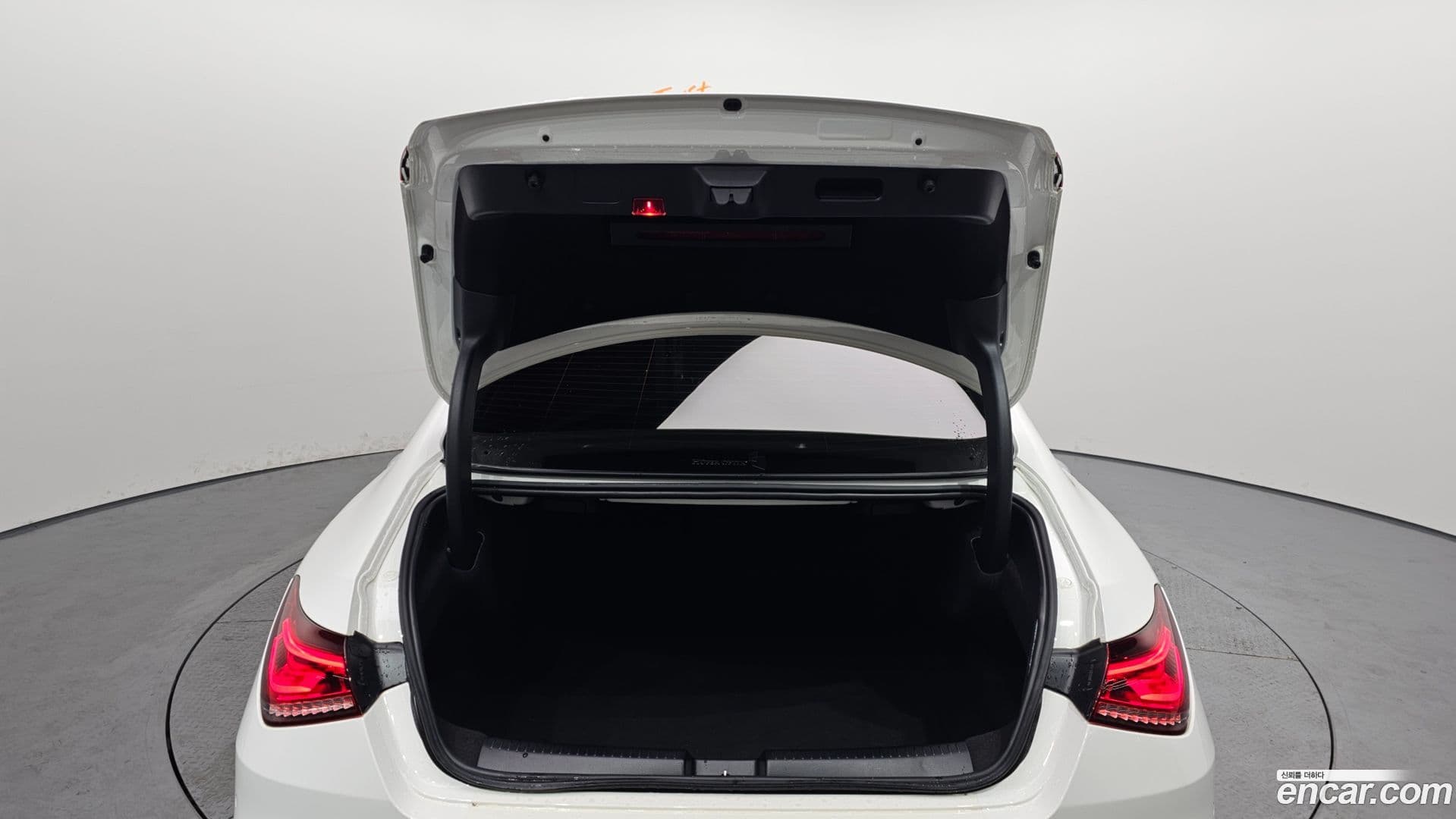 Main__Slider__Photo:CLA-Class Mercedes-Benz 2020.10-19