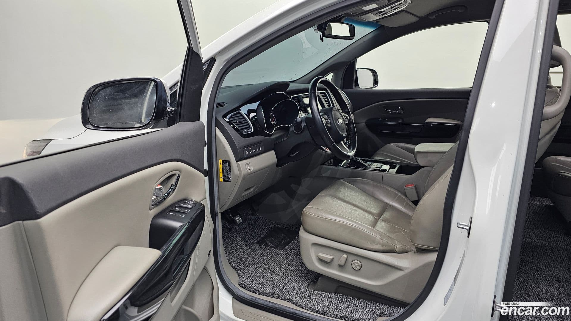 Main__Slider__Photo:Canival Kia 2015.8-9