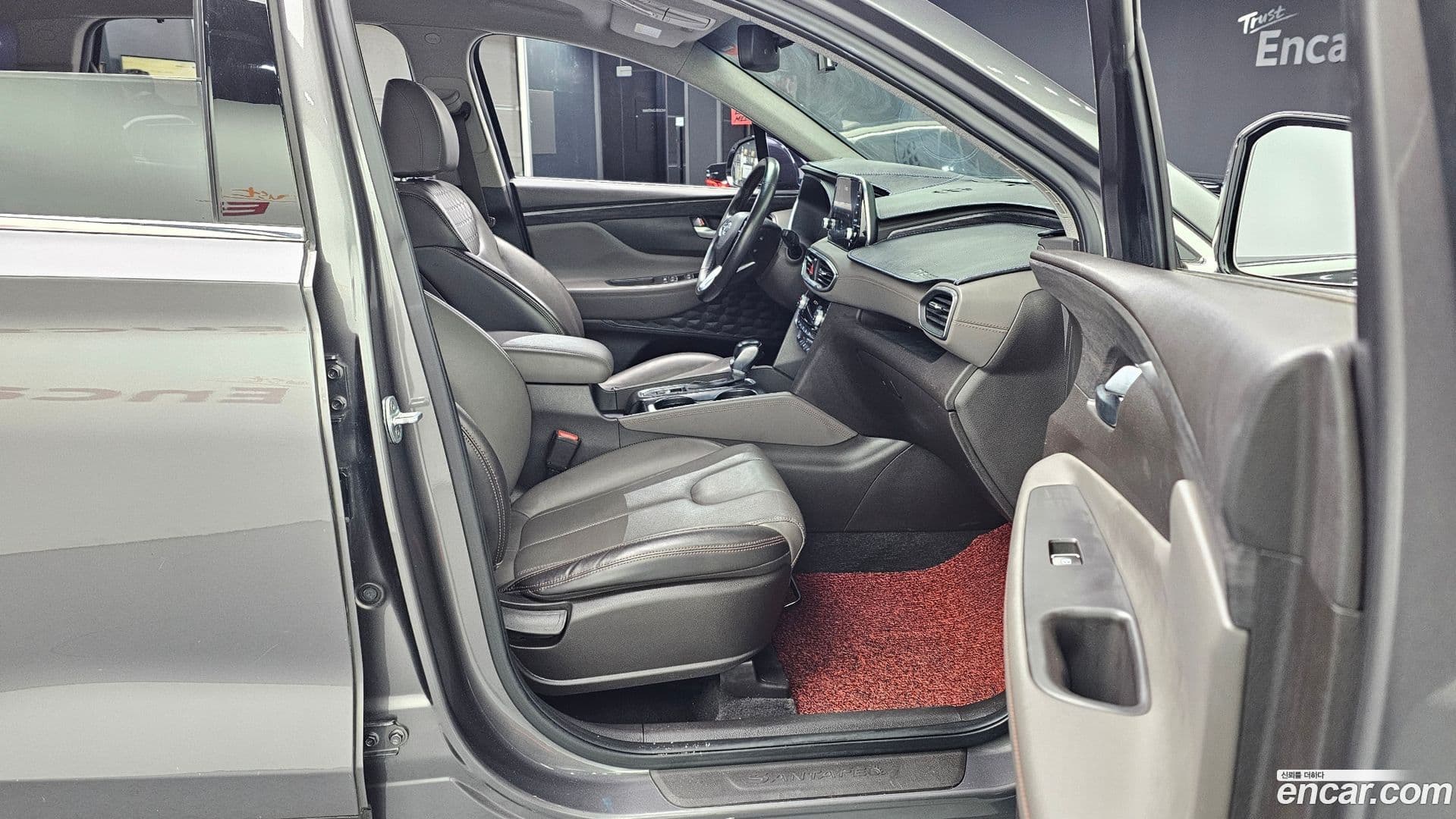 Main__Slider__Photo:Santafe Hyundai 2019.1-10