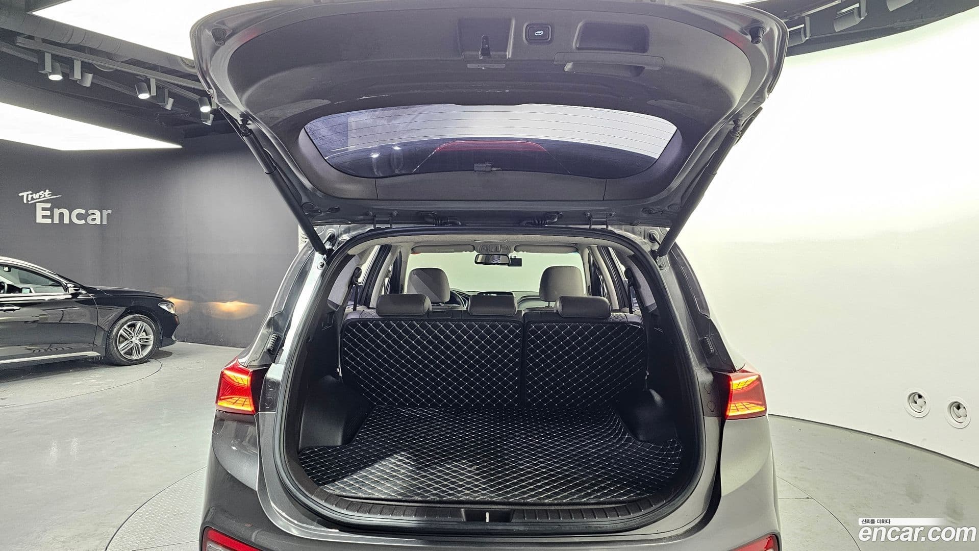 Main__Slider__Photo:Santafe Hyundai 2019.1-19