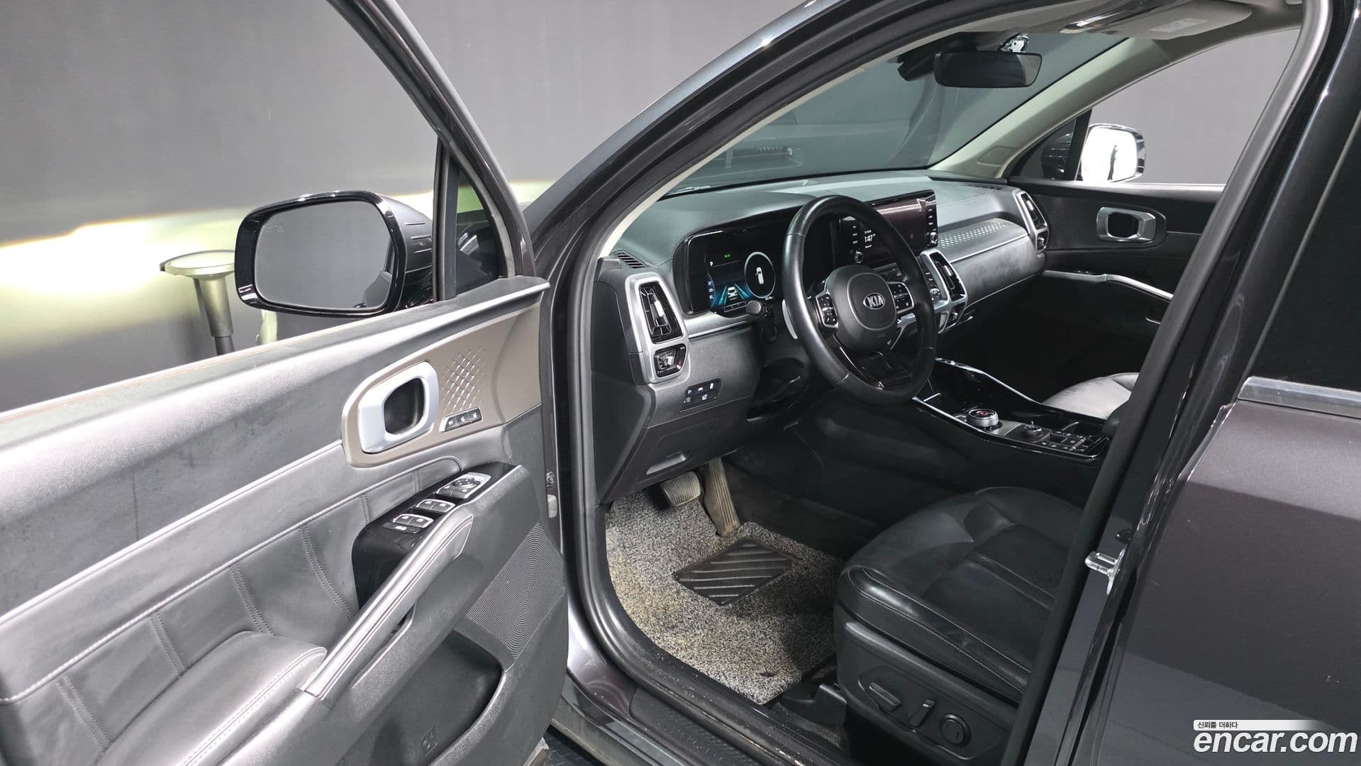 Main__Slider__Photo:Sorento Kia 2020.5-10