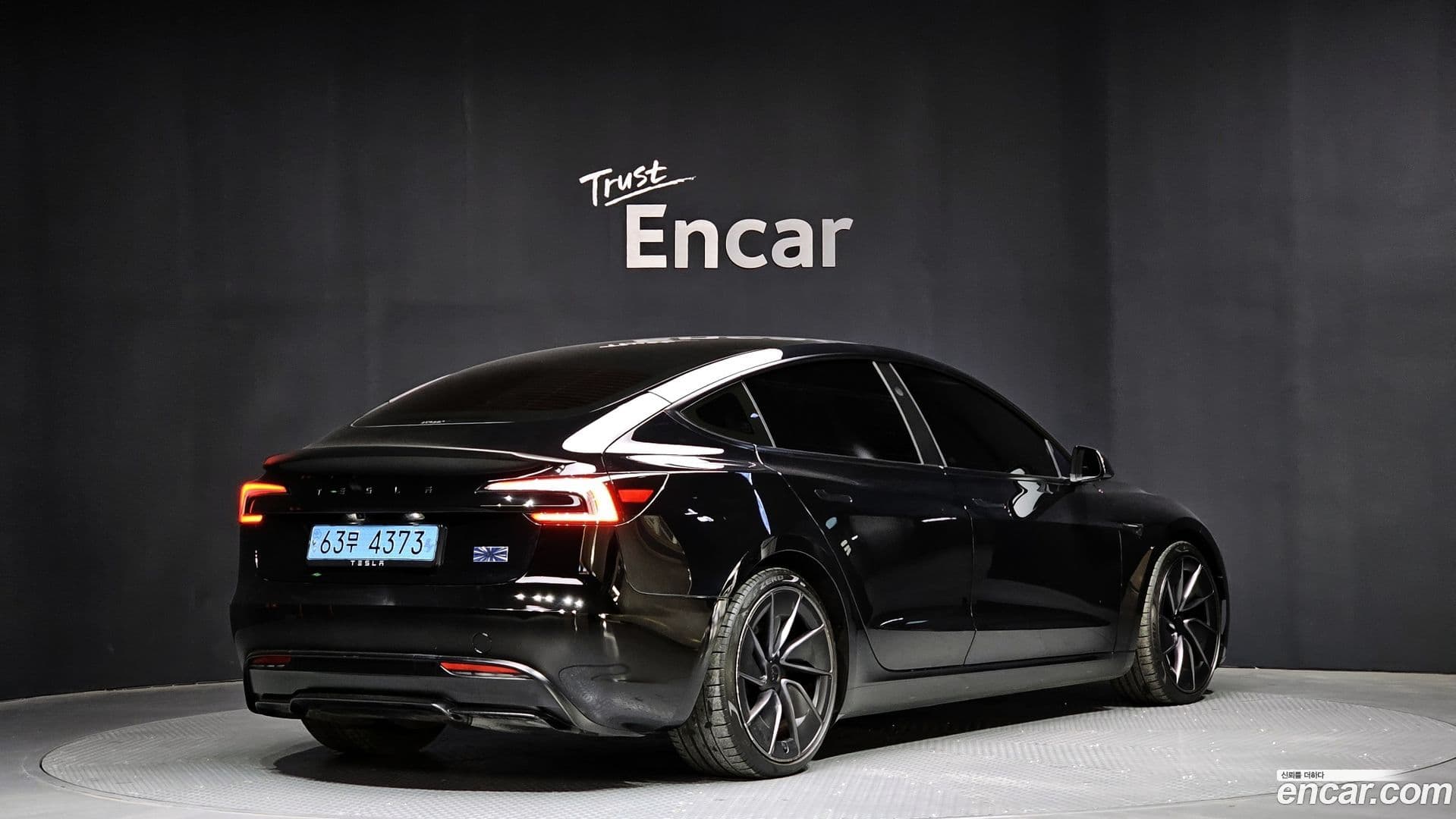 Main__Slider__Photo:Model 3 Tesla 2024.6-1