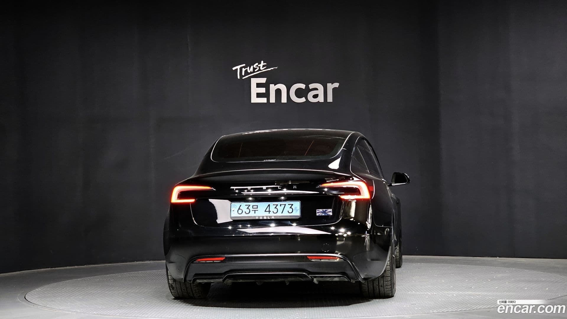 Main__Slider__Photo:Model 3 Tesla 2024.6-3