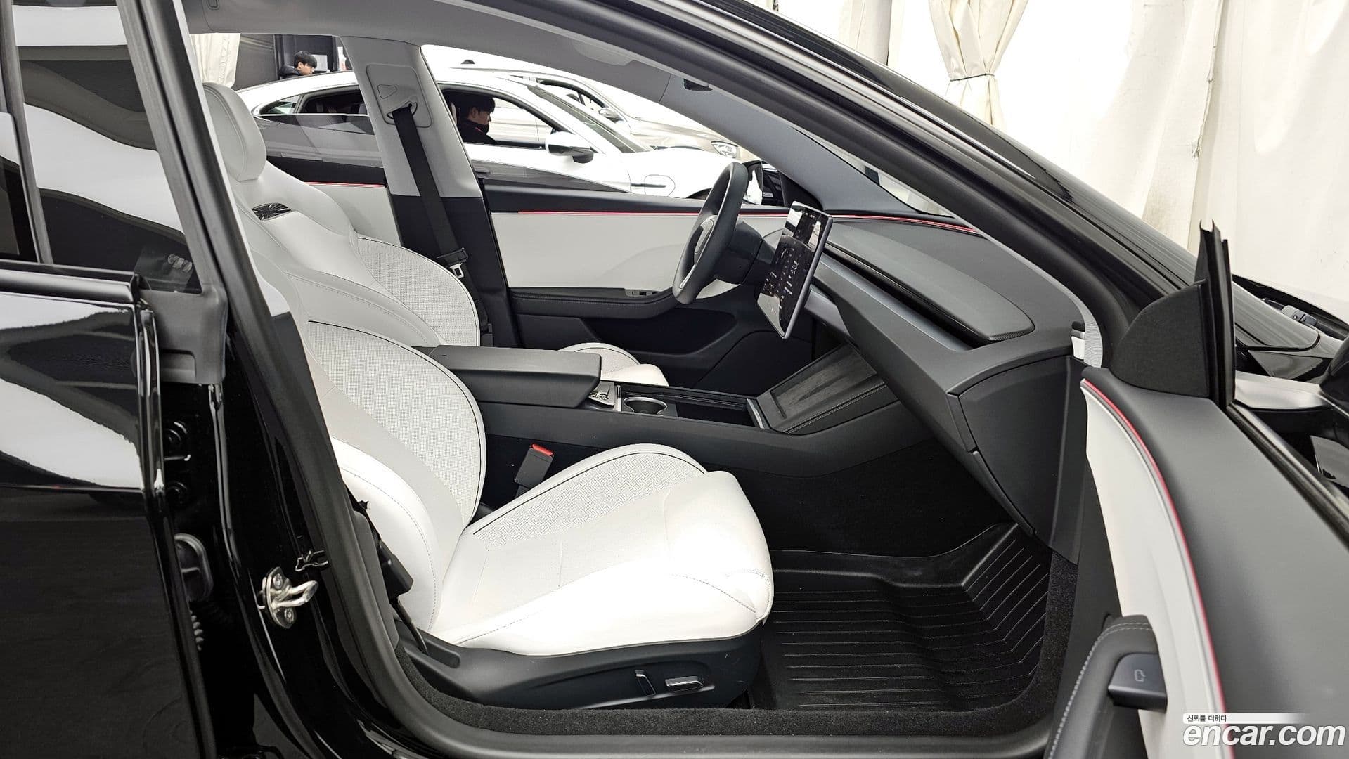 Main__Slider__Photo:Model 3 Tesla 2024.6-10