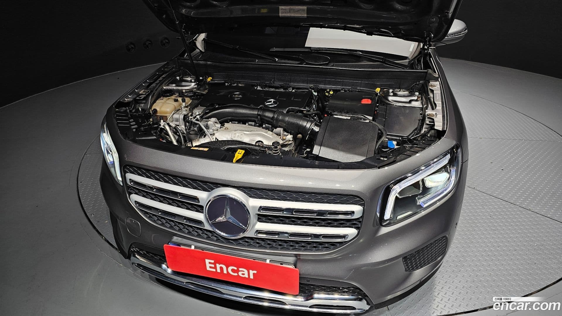 Main__Slider__Photo:GLB-Class Mercedes-Benz 2021.4-5