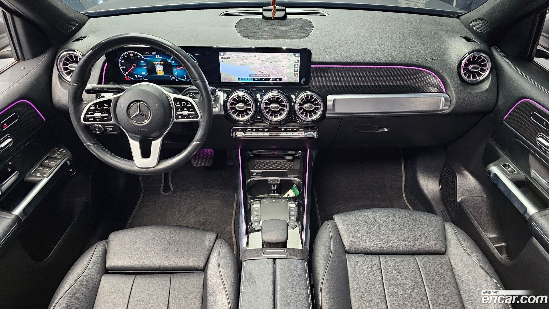 Main__Slider__Photo:GLB-Class Mercedes-Benz 2021.4-6