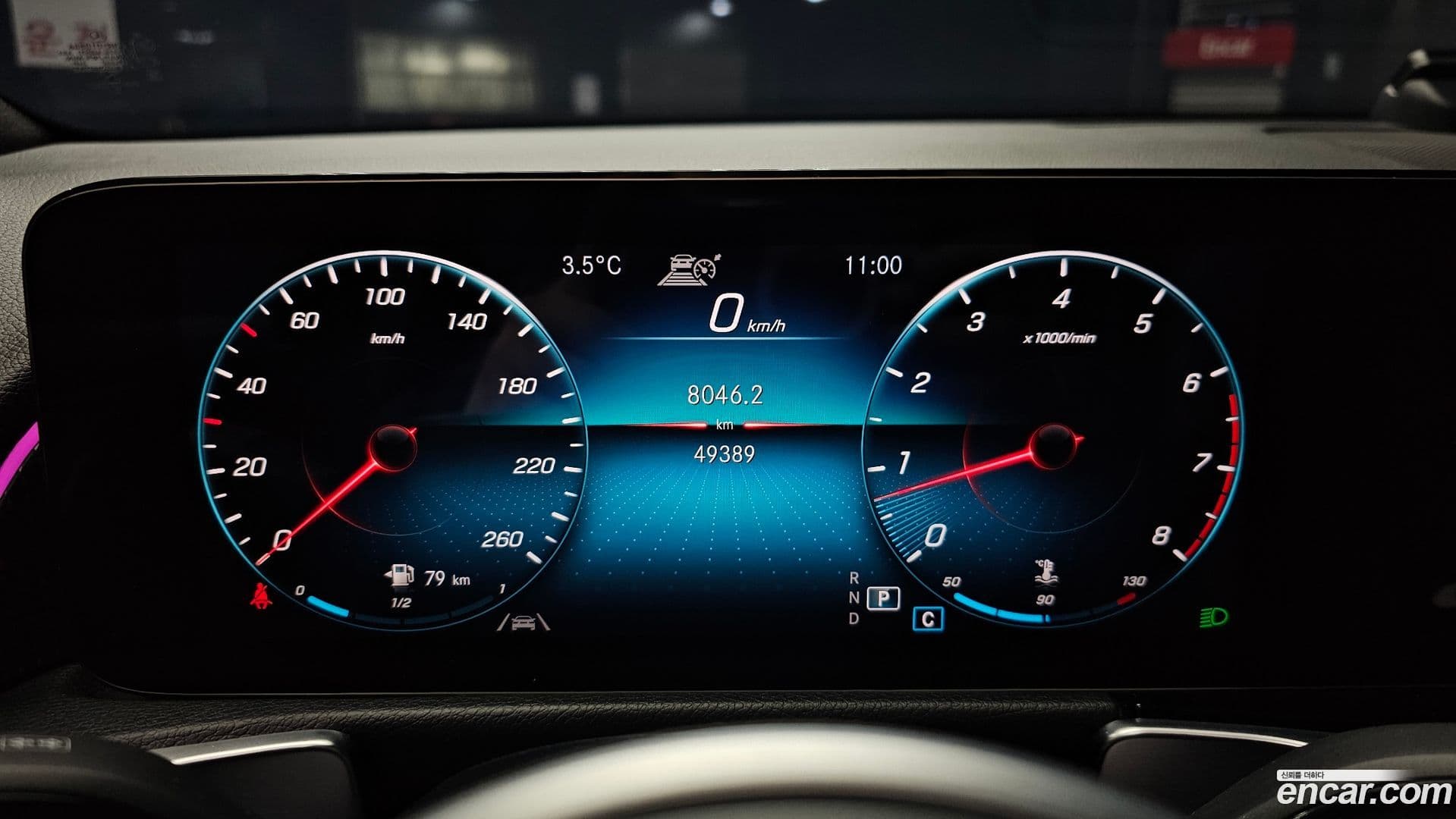 Main__Slider__Photo:GLB-Class Mercedes-Benz 2021.4-7