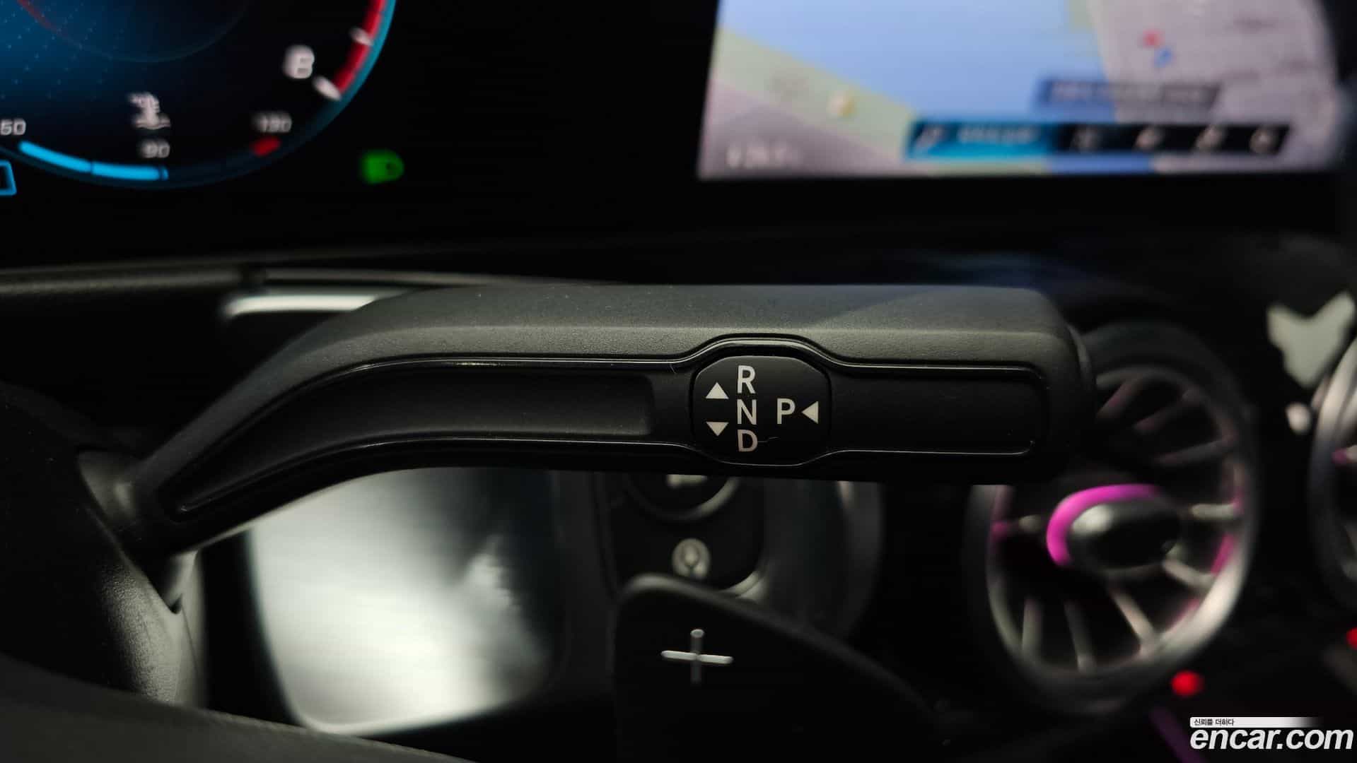 GLB-Class Mercedes-Benz 2021.4-INNER-009