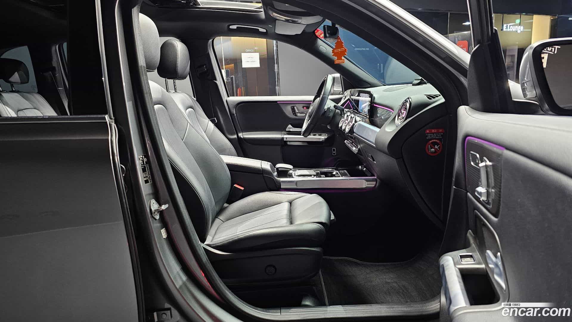 GLB-Class Mercedes-Benz 2021.4-INNER-010