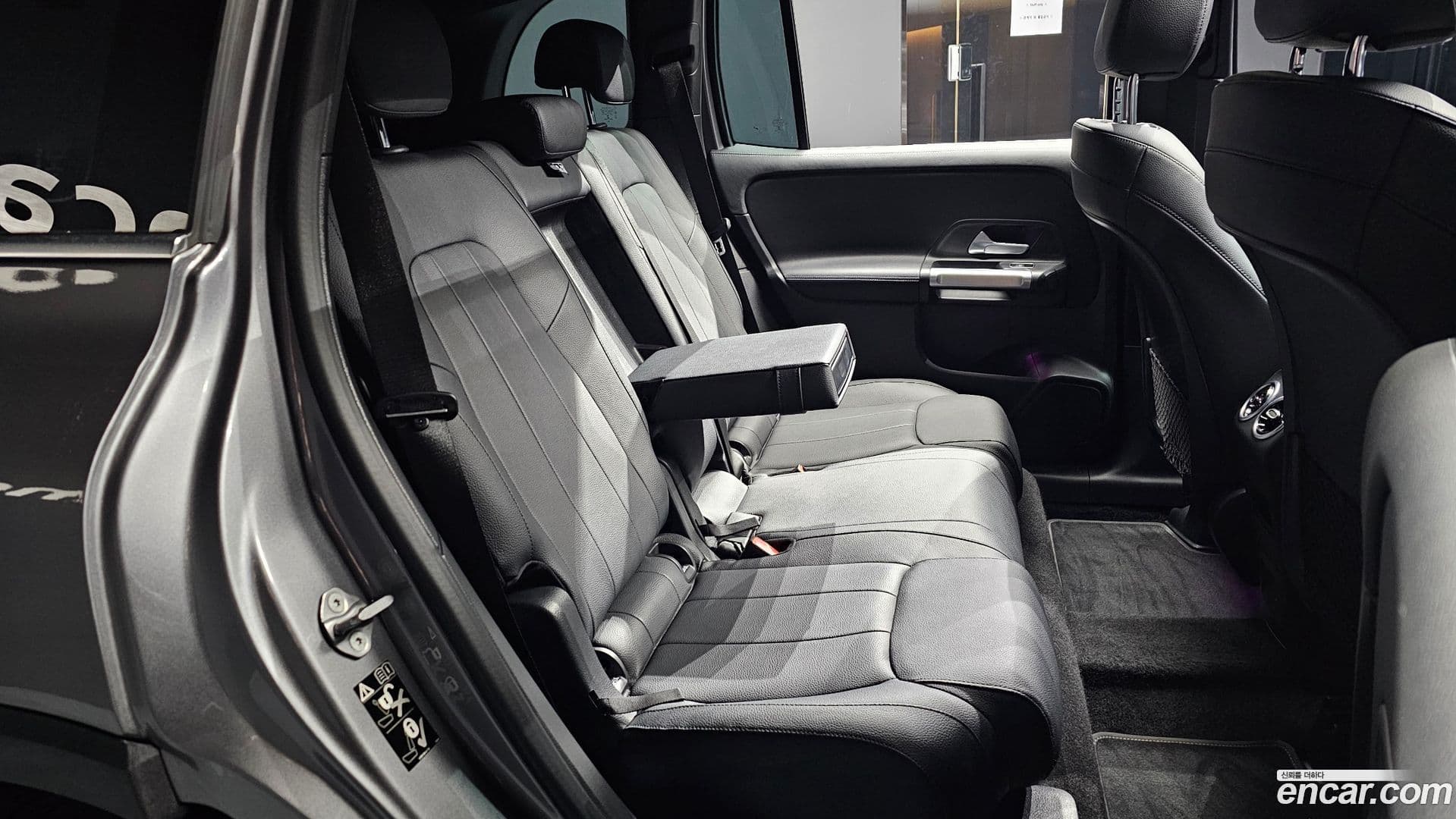 Main__Slider__Photo:GLB-Class Mercedes-Benz 2021.4-11