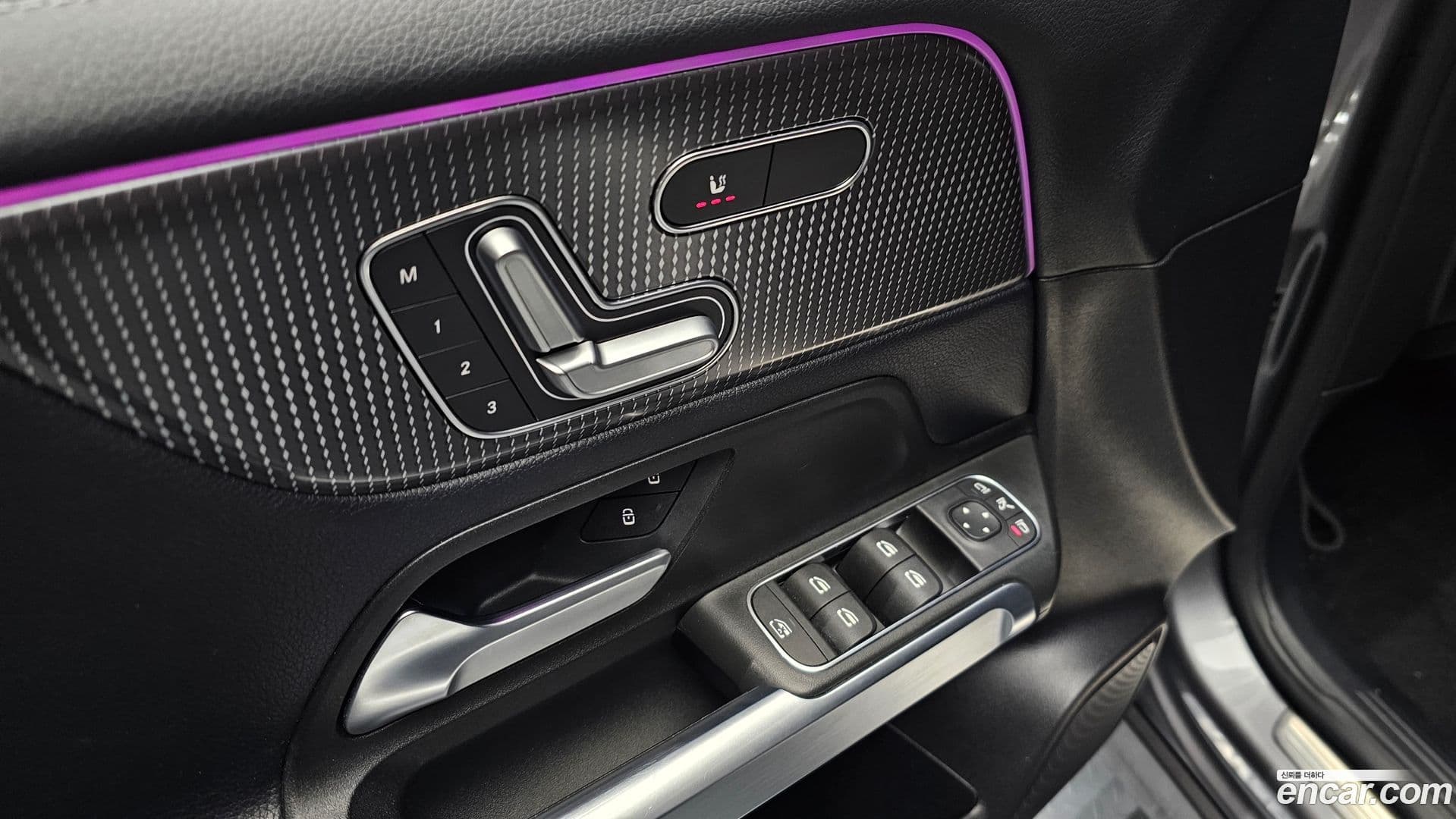 Main__Slider__Photo:GLB-Class Mercedes-Benz 2021.4-15