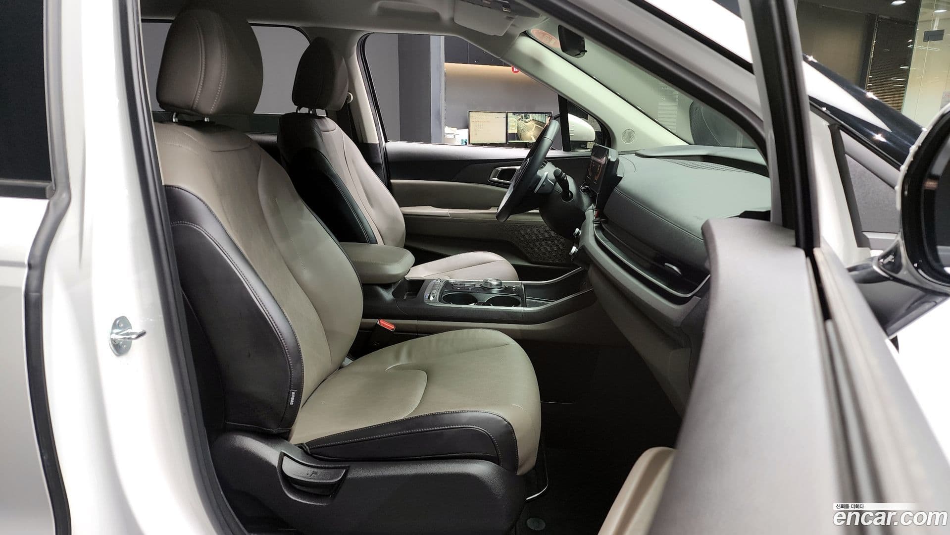 Main__Slider__Photo:Canival Kia 2024.2-10