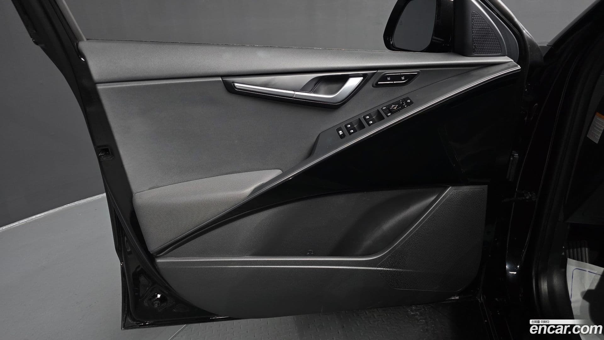 Main__Slider__Photo:Niro Kia 2022.11-15