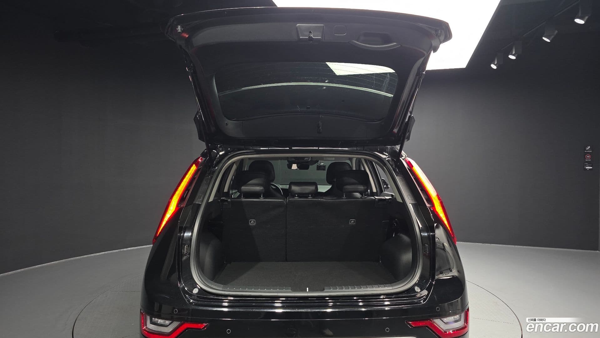 Main__Slider__Photo:Niro Kia 2022.11-19