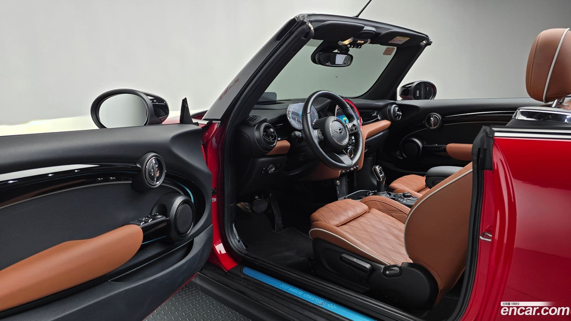 Main__Slider__Photo:Cooper Convertible Mini 2021.11-9