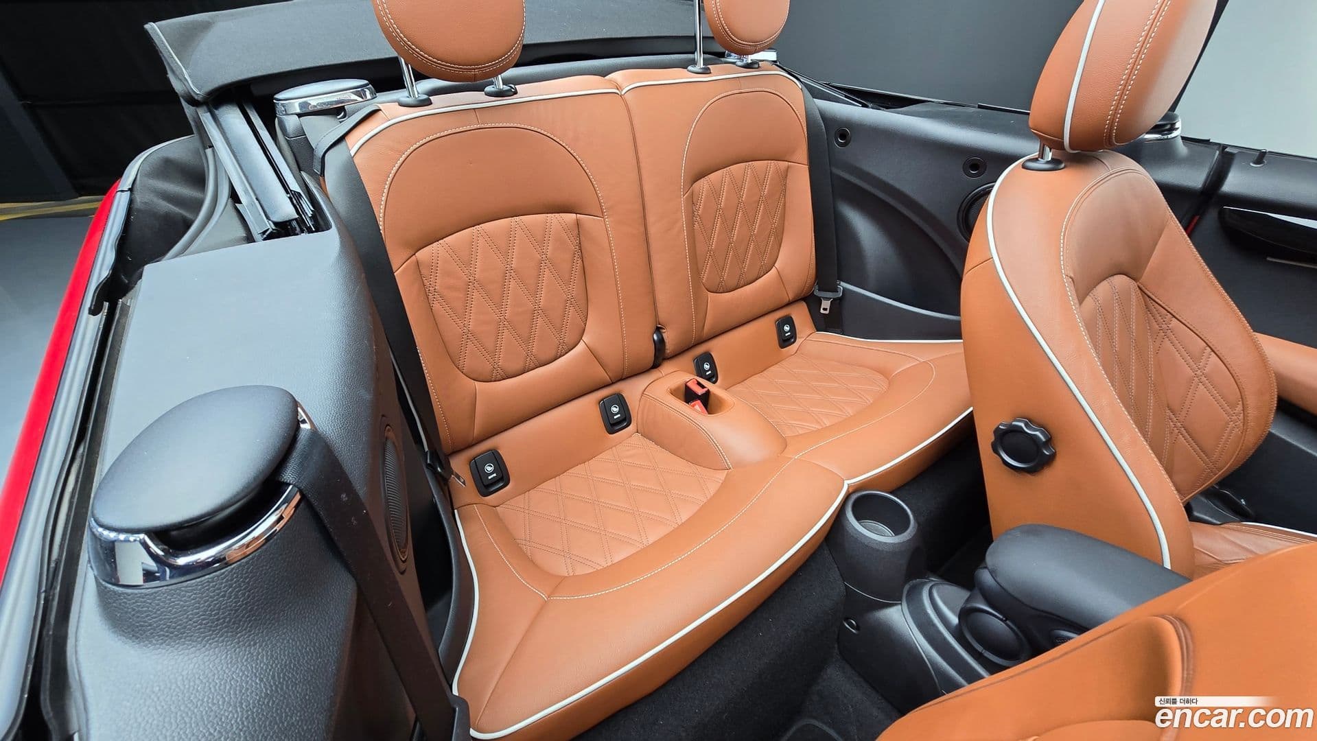 Main__Slider__Photo:Cooper Convertible Mini 2021.11-11