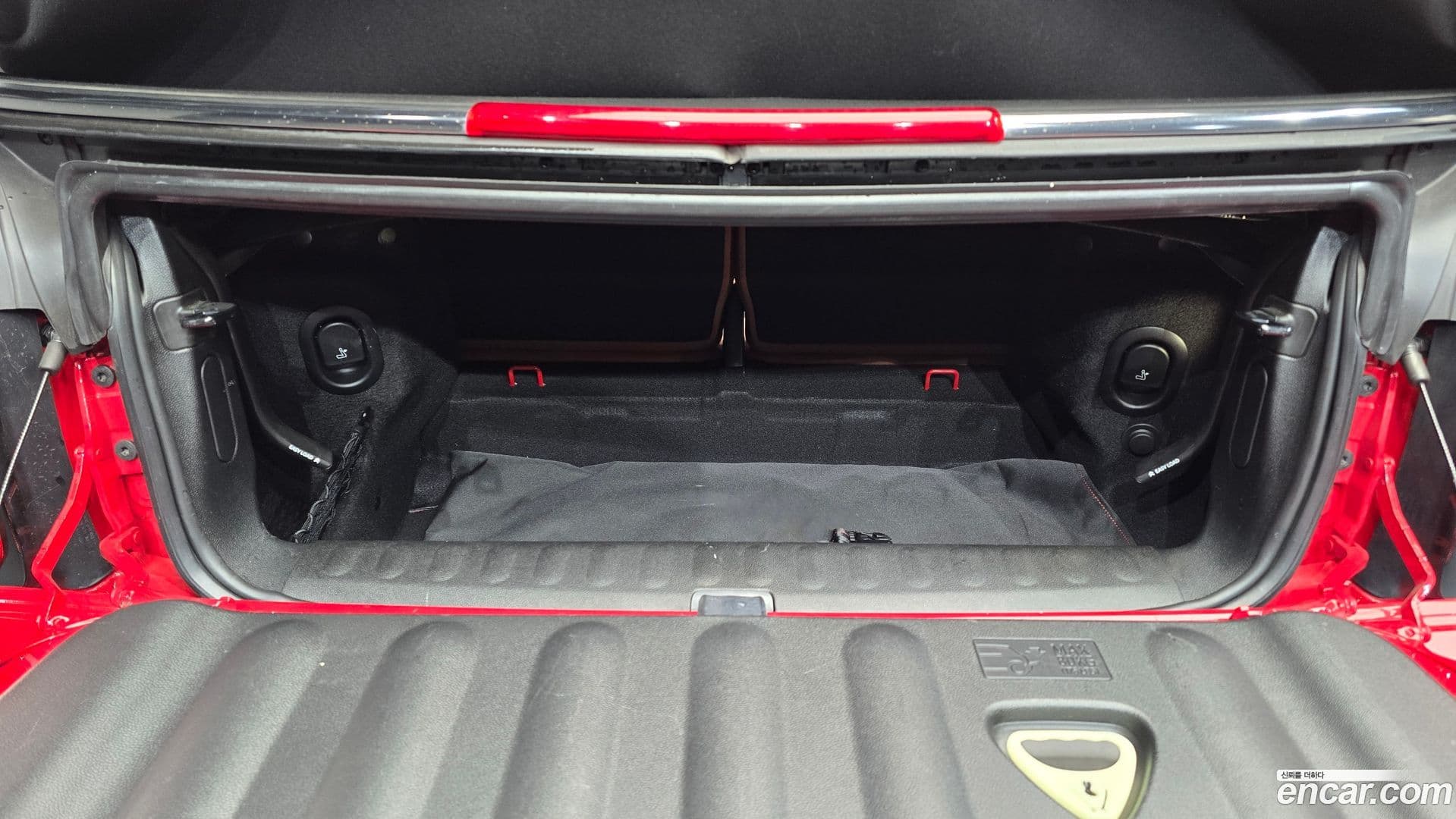 Main__Slider__Photo:Cooper Convertible Mini 2021.11-19