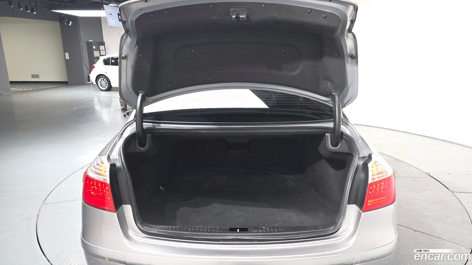 Main__Slider__Photo:Genesis Hyundai 2008.7-19