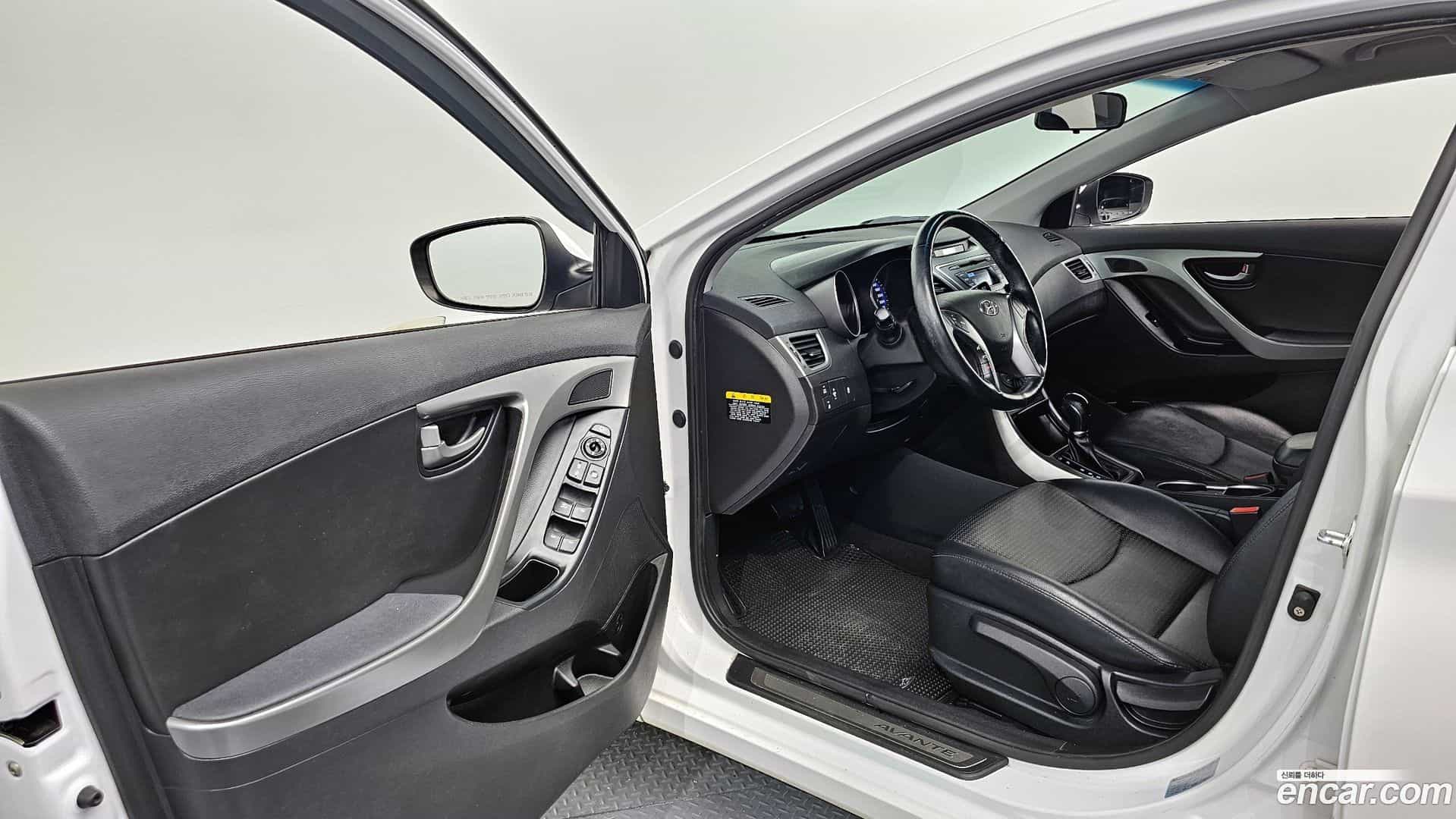 AVANTE Hyundai 2014.11-INNER-010