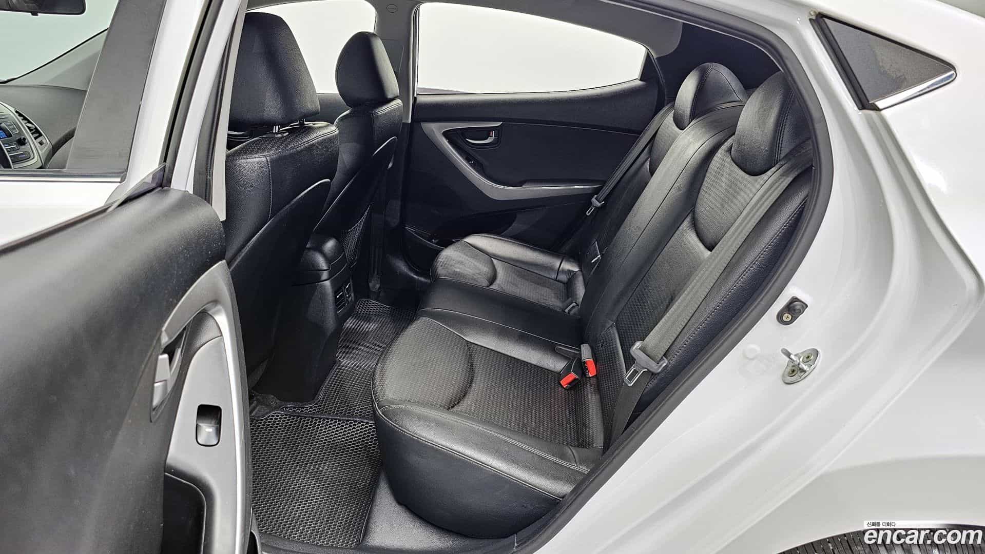 AVANTE Hyundai 2014.11-OPTION-015