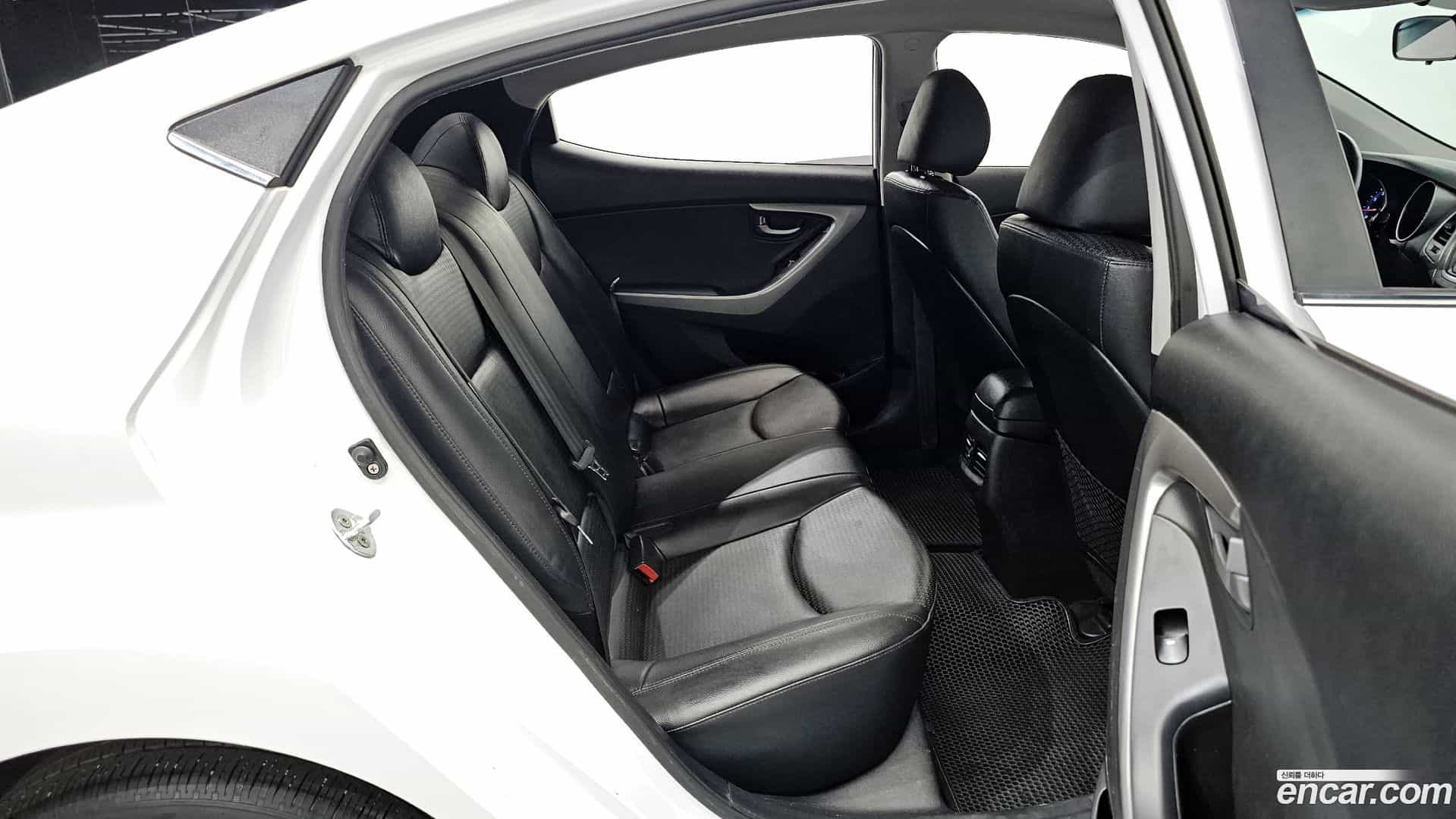 AVANTE Hyundai 2014.11-OPTION-016