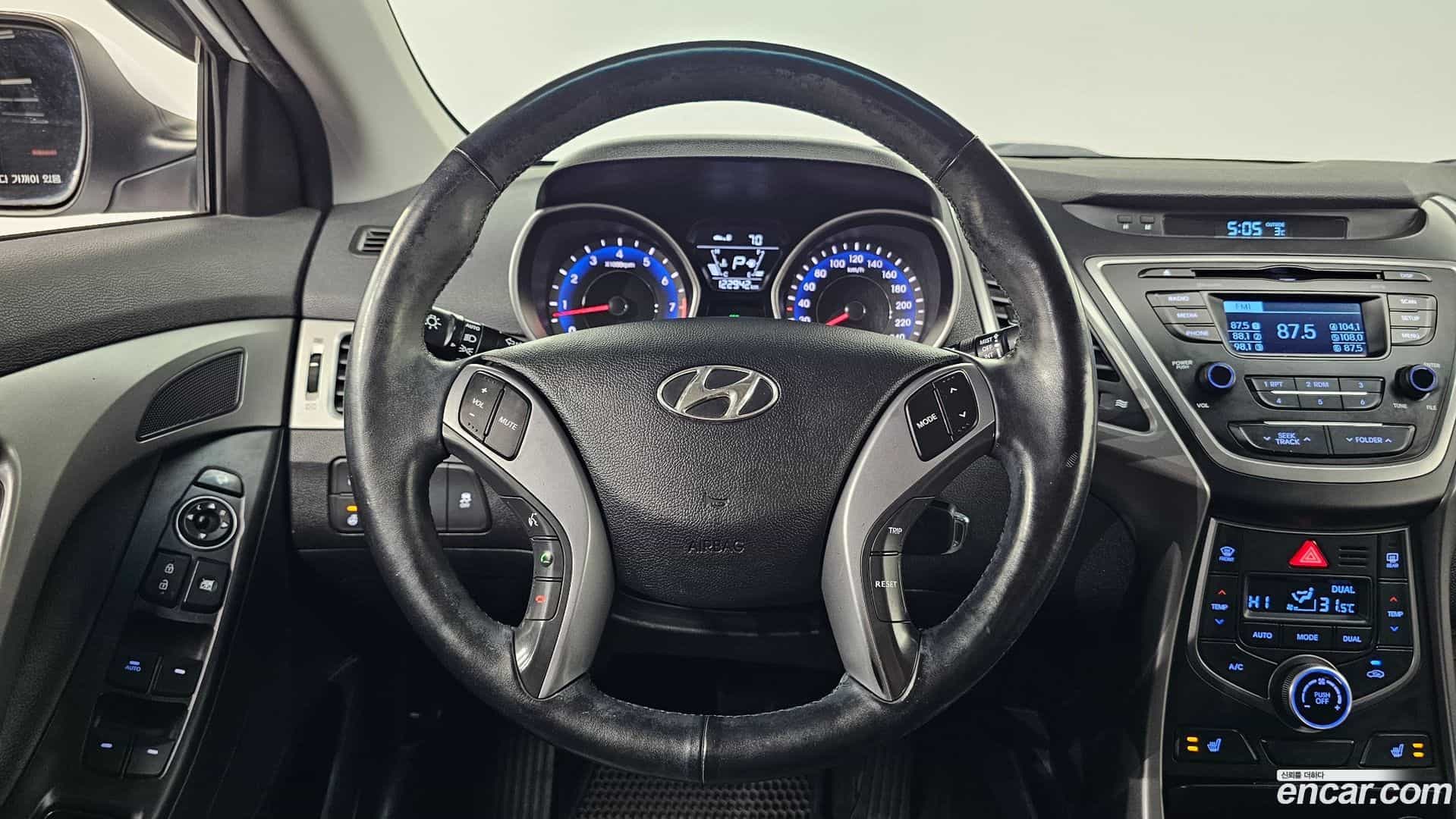 AVANTE Hyundai 2014.11-OPTION-021
